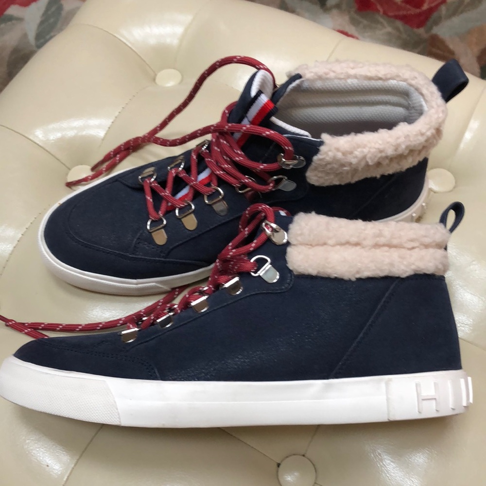 Tommy Hilfiger sneaker bootie size 8